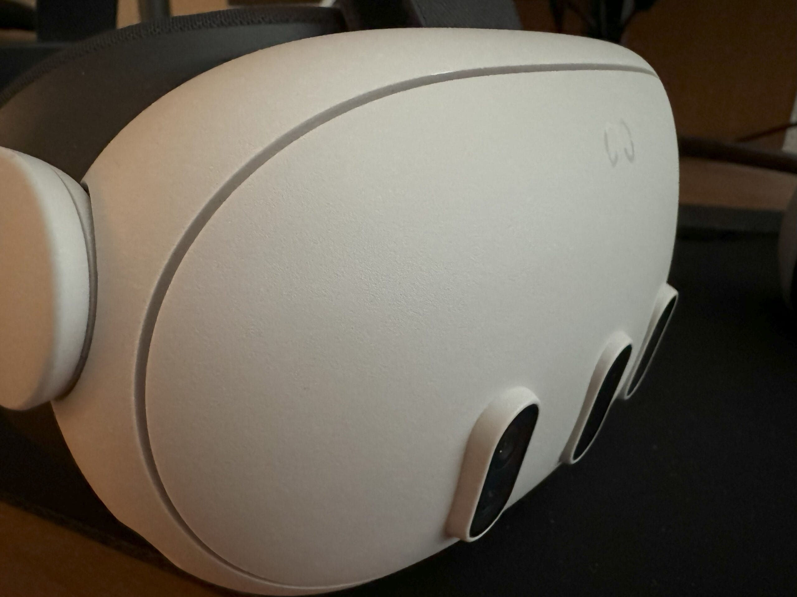 Hands-on close-up showing features of Janet's Planets Quest 3