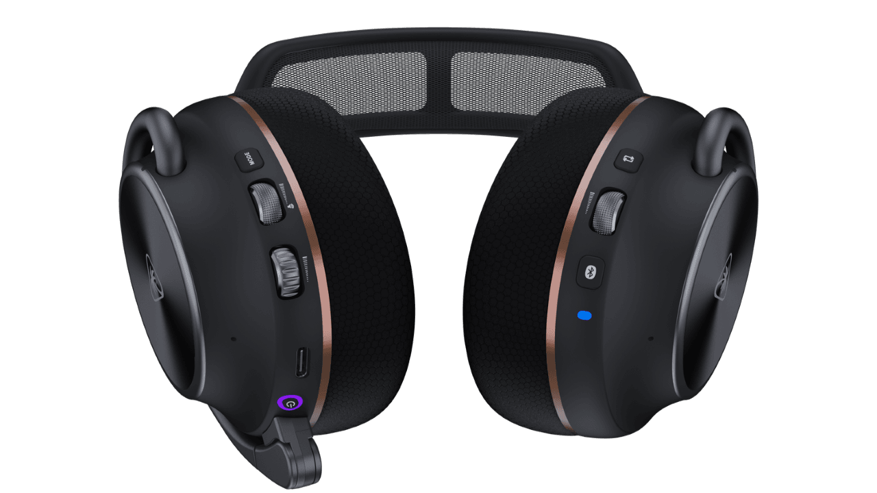 Hands-on close-up showing features of Turtle Beach Stealth Pro