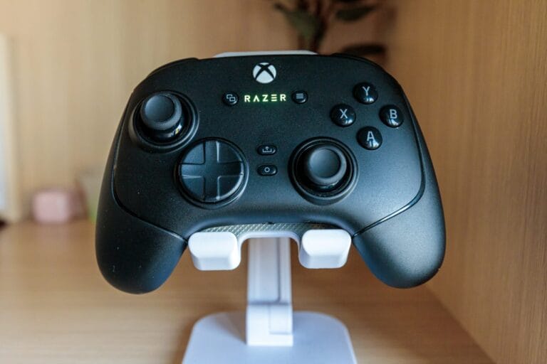 High resolution product overview of Razer Wolverine V3 controller