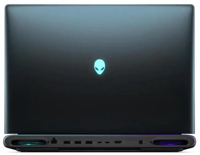 Hands-on close-up showing features of RTX 5090 Alienware Aurora